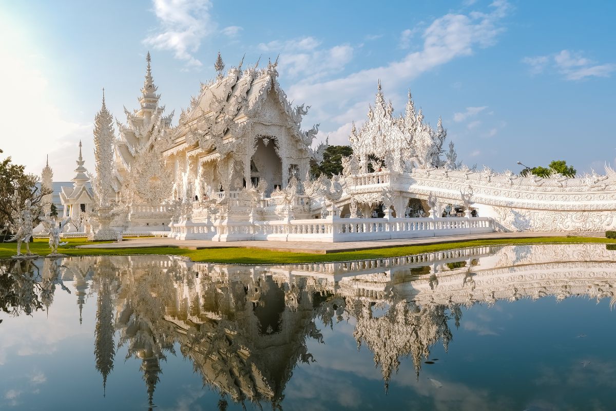 Mengunjungi Wat Rong Khun di Chiang Rai dari Chiang Mai Mengunjungi Wat Rong Khun di Chiang Rai dari Chiang Mai