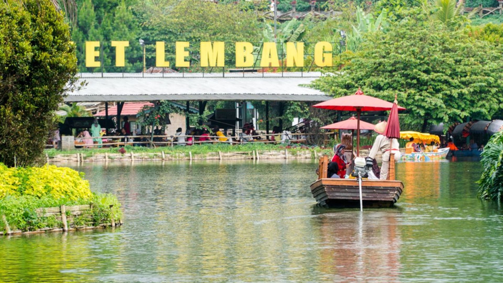 5 Must-Visit Tourist Attractions in Bandung for International Travelers 5 Must-Visit Tourist Attractions in Bandung for International Travelers