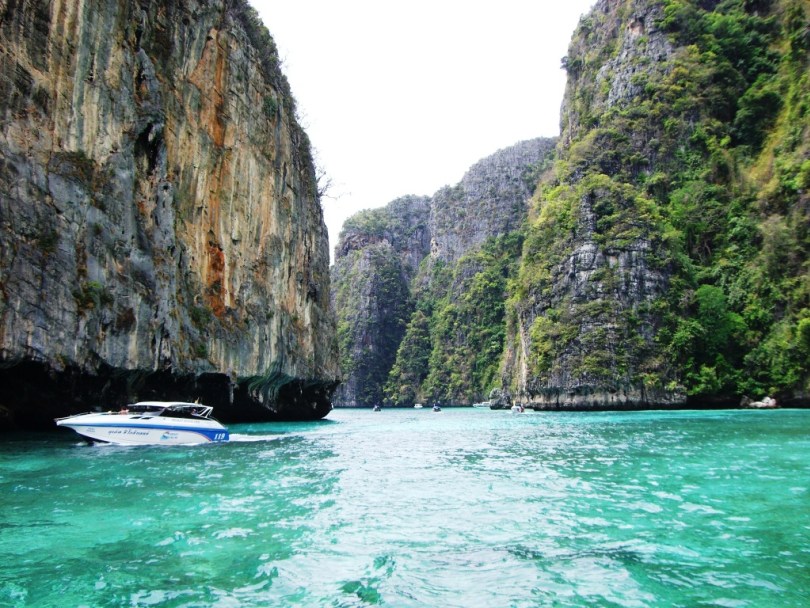 Krabi, Sebuah Surga Tersembunyi di Thailand Krabi, Sebuah Surga Tersembunyi di Thailand