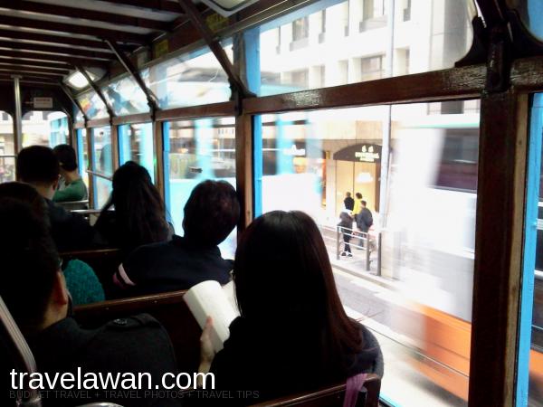Menikmati suasana dowtown Hong Kong lewat jendela-jendela besarnya