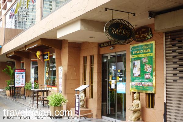 Dilengkapi dengan fasilitas kolam renang, dan di sekitar hotel juga banyak terda