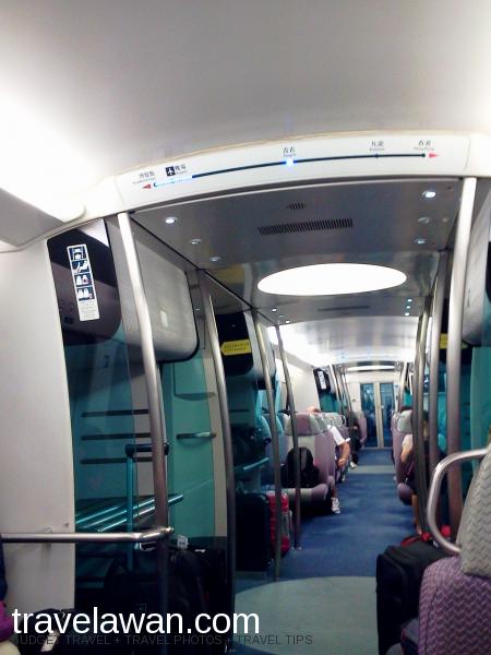 Suasana nyaman di dalam kereta Airport Express yang berangkat setiap 10 menit se