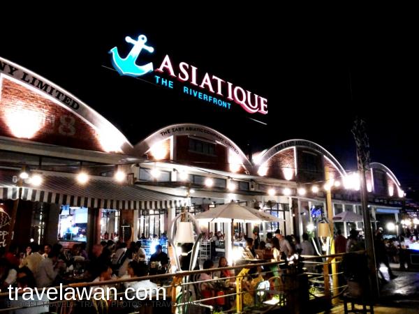 Asiatique bisa dikategorikan sebagai mall terbuka, atau '<em>pasar malam</em>' k