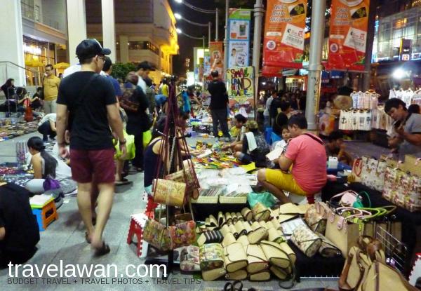 Barang-barang yang dijual mulai dari yang standar, sampai yang unik dan menarik.