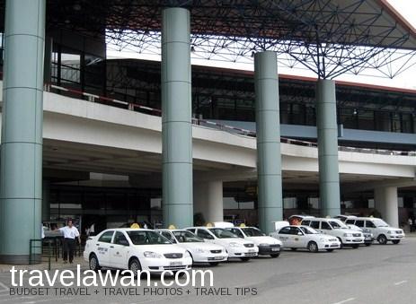 Jika Anda berkunjung ke Hanoi dengan menggunakan pesawat udara, tentunya akan me