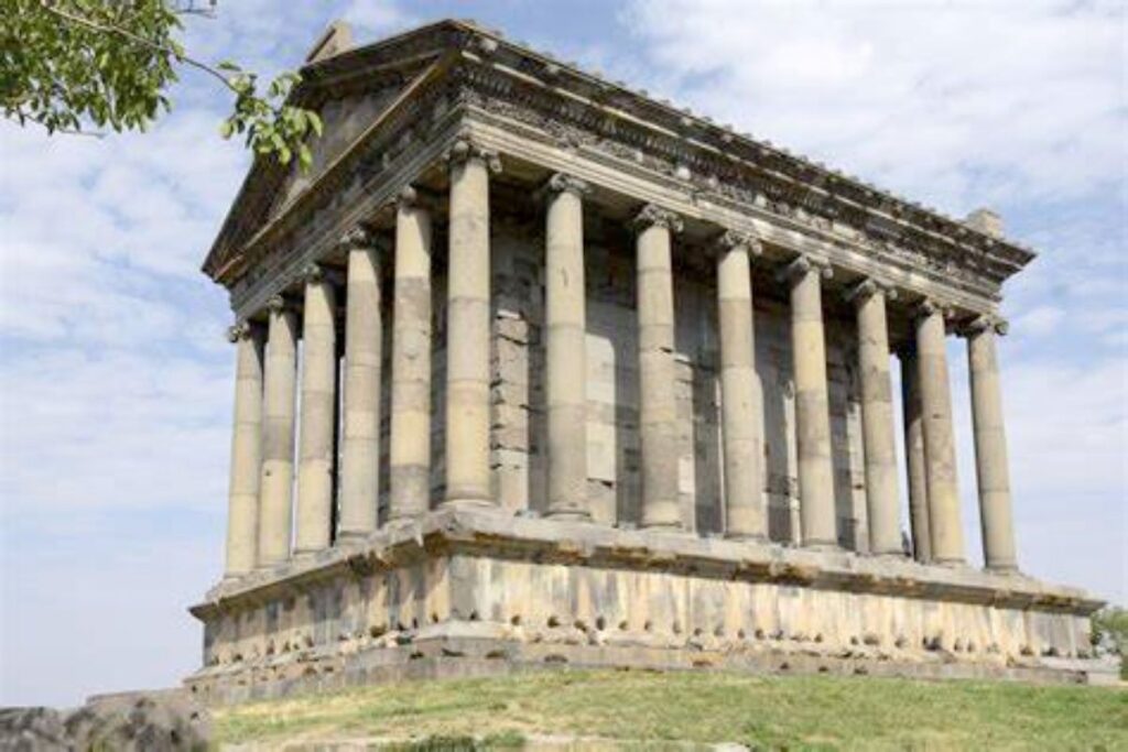 7. Gereja Garni