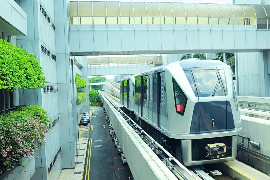 kereta transit di singapura
